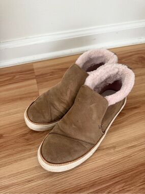 Toms Brown Suede Slip-On Ankle Boots with Pink Fur Lining